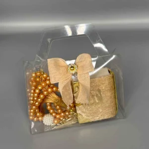 Ramadanpresent med radband och sammetbok i elegant design Detaljbild på radbandet med högkvalitativa pärlor Sammetbok för bön och reflektion under Ramadan