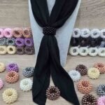 Rund halsdukssjal i plast – svart för hijab Elegant svart plastsjals med rund form Praktisk hijab-accessoar i hållbar plast