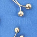 Silver plast hijab clips som håller hijaben säkert på plats Eleganta hijab clips i silver av plast för vardag och Ramadan Hijab accessoarer – silver plast clips i minimalistisk design