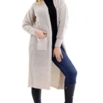 Lång beige stickad kofta dam i mjukt material Elegant lång kofta i beige för modest stil Stickad kofta beige med avslappnad passform