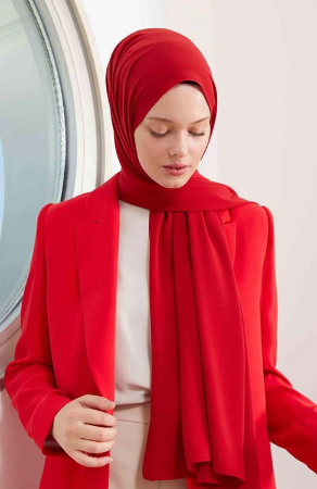 Lyx Premium Medina Krep Chiffon Hijab i rött med elegant fall Röd chiffonhijab i krep-tyg för fest och vardag Stilren Medina hijab i röd premiumkvalitet