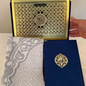 Marinblå Sammetskoran & Bönematta – Lyxig Gåva - Image 2