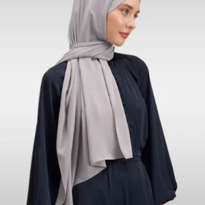 Medina Silk Hijab – Ljusgrå -Färgkod 04 - Image 3