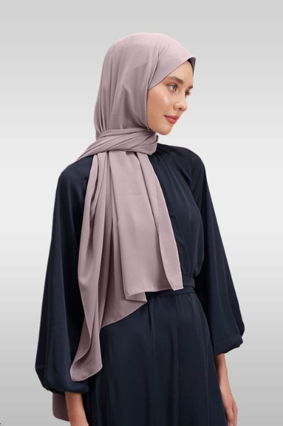 Benilly-Medina-silk-hijab-fargkod-06-4.webp