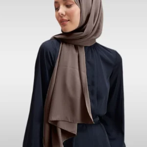 Medina Silk Hijab - Mörk Taupe -Färgkod 21 - Image 3