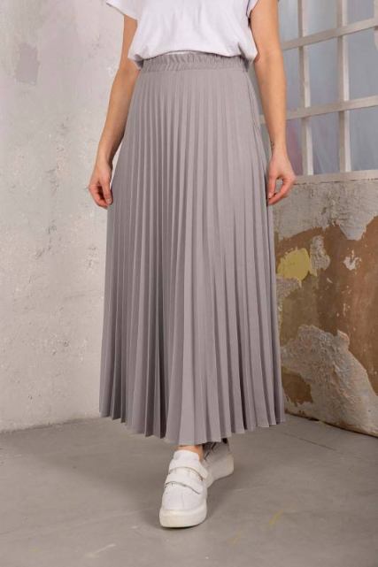 Plisserad kjol grå dam i elegant och modest design Grå midilång plisserad kjol med mjukt fall Elegant plisserad kjol i grått för Ramadan och vardag