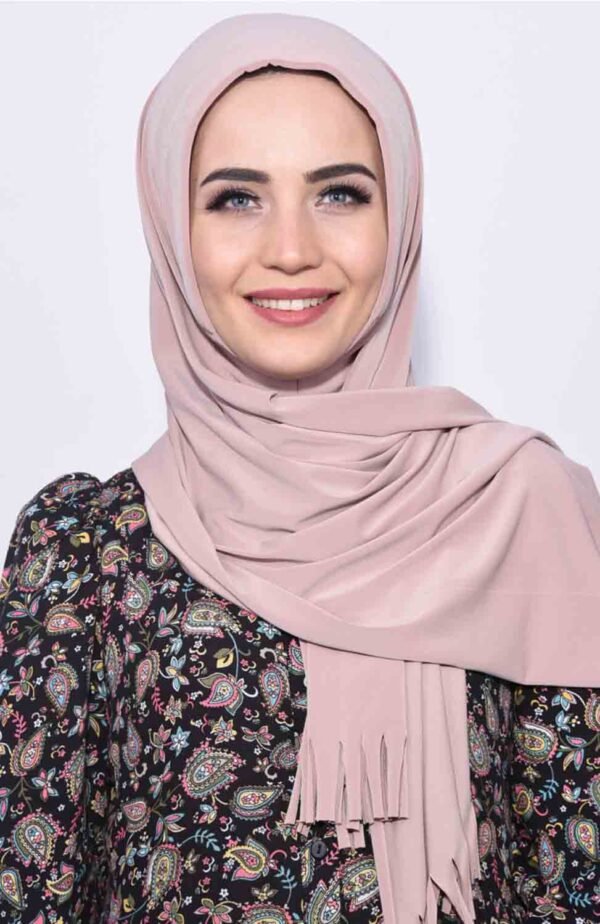 Benilly-Praktisk-Instant-Lycra-Hijab-Beige.jpg Beige instant lycra hijab i mjukt stretchmaterial Elegant instant hijab i beige för Ramadan och vardag Lycra hijab beige med bekväm passform