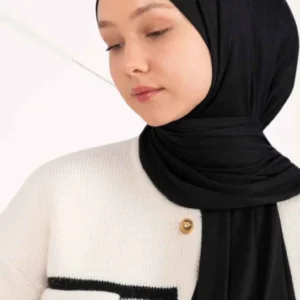 Premium Jersey Hijab Svart i mjukt och elastiskt tyg Elegant och bekväm svart hijab för vardag och fest Mångsidig hijab i svart jersey, enkel att styla