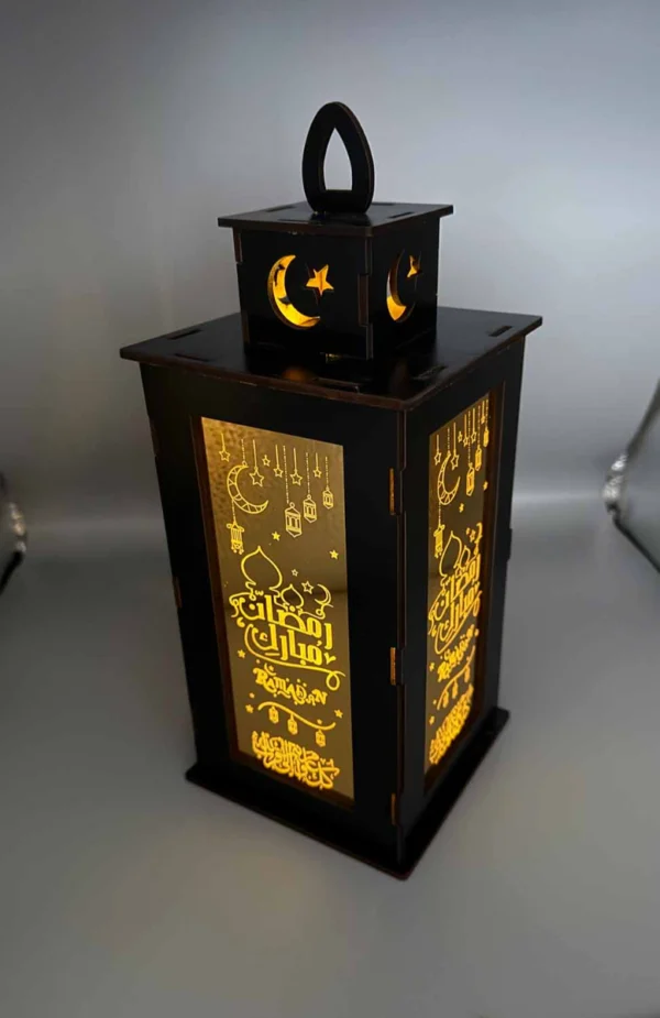 Benilly-Ramadan-LED-Lykta-i-Tra-1.webp