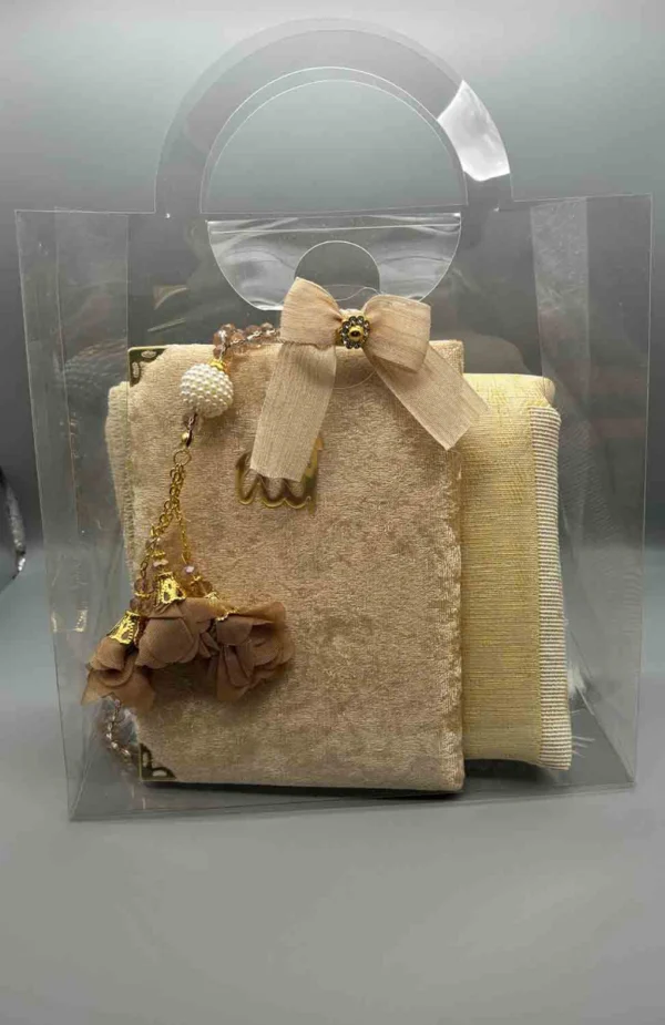 Benilly-Ramadan-Present-Beige.webp Ramadan Present gåvoset med radband, bönematta och bok Elegant presentset för Ramadan och Eid Andlig gåva för muslimer under helig månad