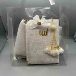 “Ramadan Present set med radband, bönematta och bok” “Elegant gåva för Ramadan och Eid med religiösa tillbehör” “Andlig presentset med radband och bönematta för muslimska kvinnor”