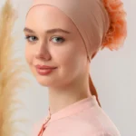 Underslöja persikofärg med spets fram Elegant basunderslöja med extra volym Persikofärgad underslöja för hijab