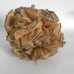 Hårklämma med volym för hijab och elegant frisyr Skonsam hårklämma som ger fyllighet och stil Beige hårklämma för alla hårtyper och tillfällen