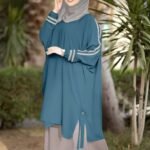 Kjol set med hijab och topp petrol-beige i elegant design Blygsamt Kjol set med topp och hijab i Medina Silk Elegant kjol och topp för festliga och religiösa tillfällen