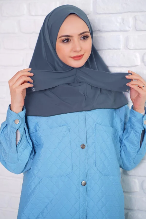 Instant One Piece Hijab Blå med mjukt, stretchigt tyg Bekväm och färdigslöja hijab i blå färg för vardag och fest Elegant hijab one piece – enkel att bära och justera