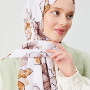 Blommig Medina silke hijab i beige med elegant mönster Lätt och följsam hijab i beige med subtil glans Elegant hijab för vardag och fest i högkvalitativt Medina-silke