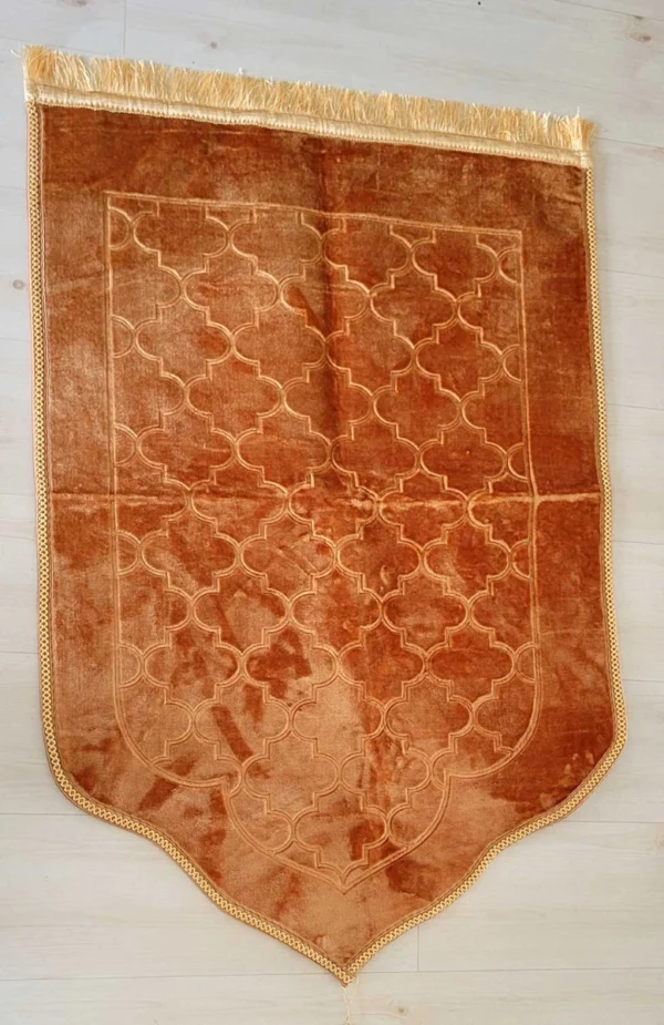 Fin Tjock Sammetsbönematta med lyxig vaddering och elegant design Bönematta i sammet för Ramadan och daglig användning Turkisk tillverkad sammetsmatta med mjuk komfort