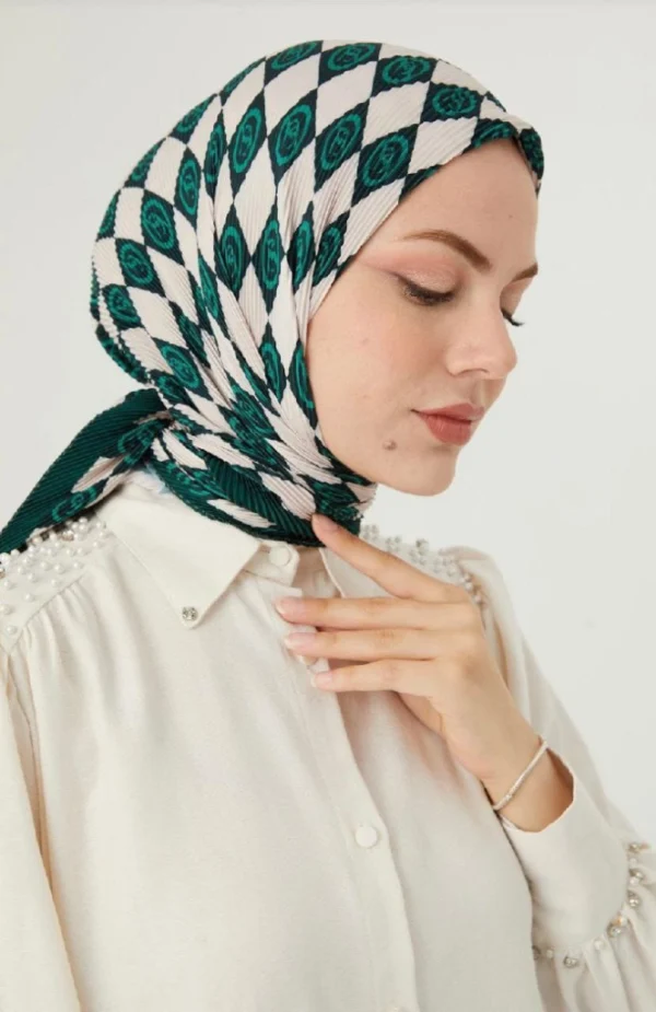 Kvadratisk-hijab-benilly-1.webp