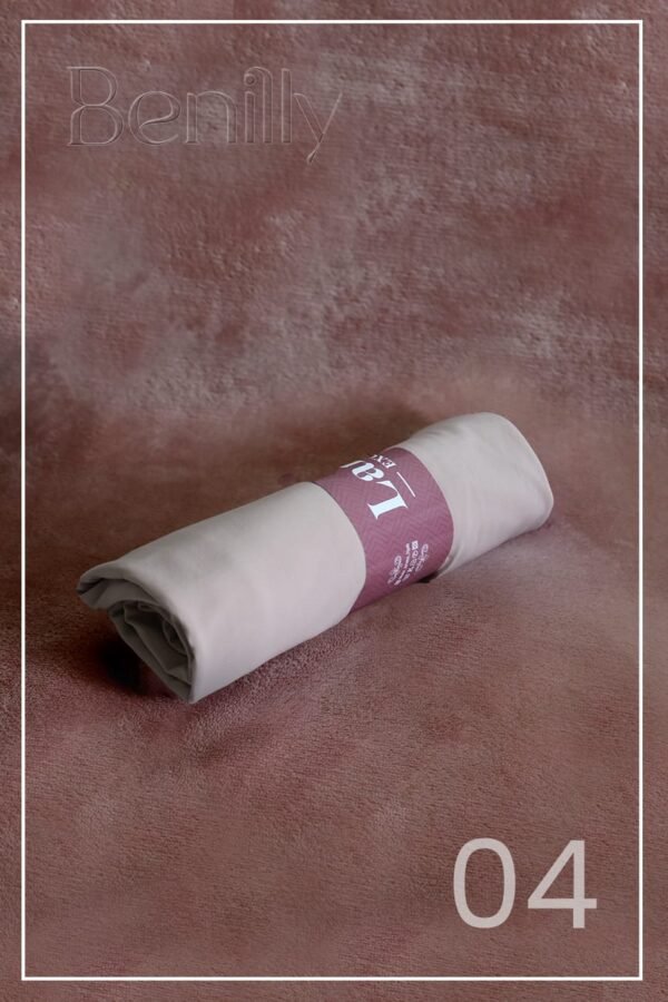 Jersey hijab i mjukt och stretchigt material för vardag och Ramadan Bekväm jersey hijab med följsamt fall och tidlös design Modest jersey hijab – perfekt för bön och daglig användning