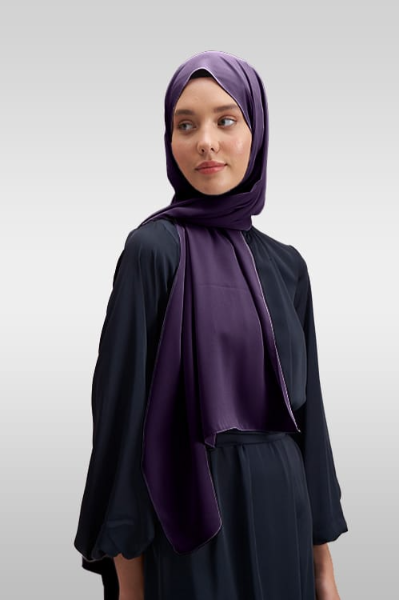 benilly-24-Medina-hijab-2.webp Medina Hijab lila i sidenliknande material med elegant fall Elegant hijab i lila med perfekt passform och stilren design Bekväm hijab för vardag, Ramadan och festliga tillfällen