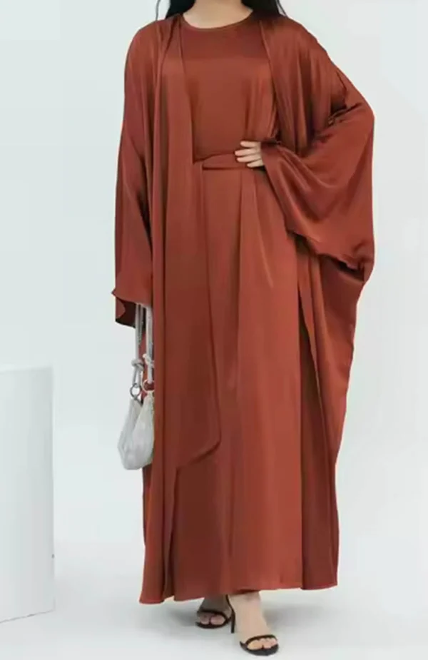 Benilly-Klanning-Och-Abaya-Set-Satin-Brun-2.webp