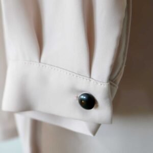 Lång Kråsblus i Mjukt och Hållbart Tyg - Beige - Image 6