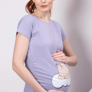 Sovande babyflicka gravid T-shirt - Lila - Image 4